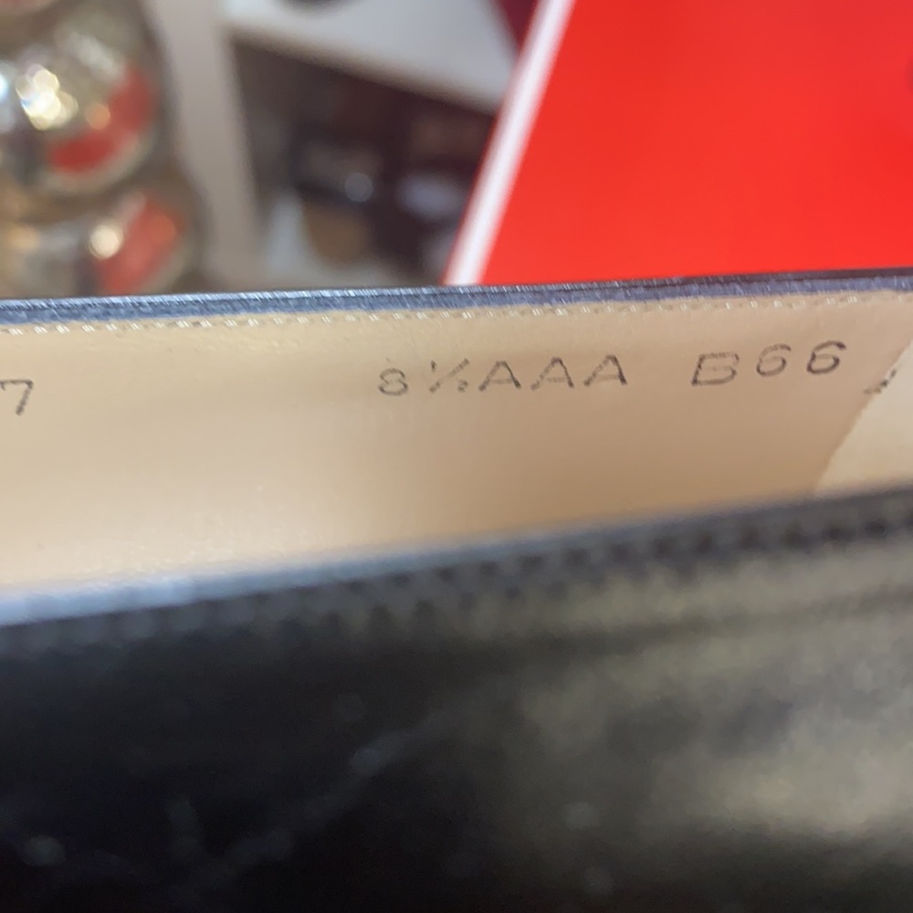 Salvatore Ferragamo used in good condition clean. - Picture 7 of 12